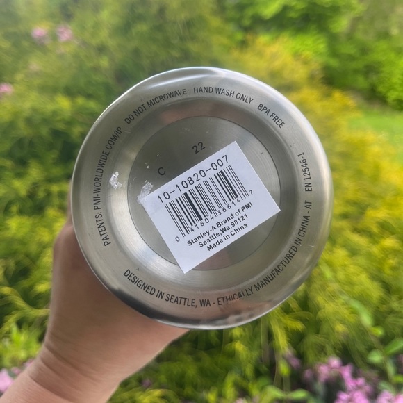 Stanley Adventure To Go Bottle 1.4 quart (45 oz) in Charcoal NWT - Picture 6 of 7